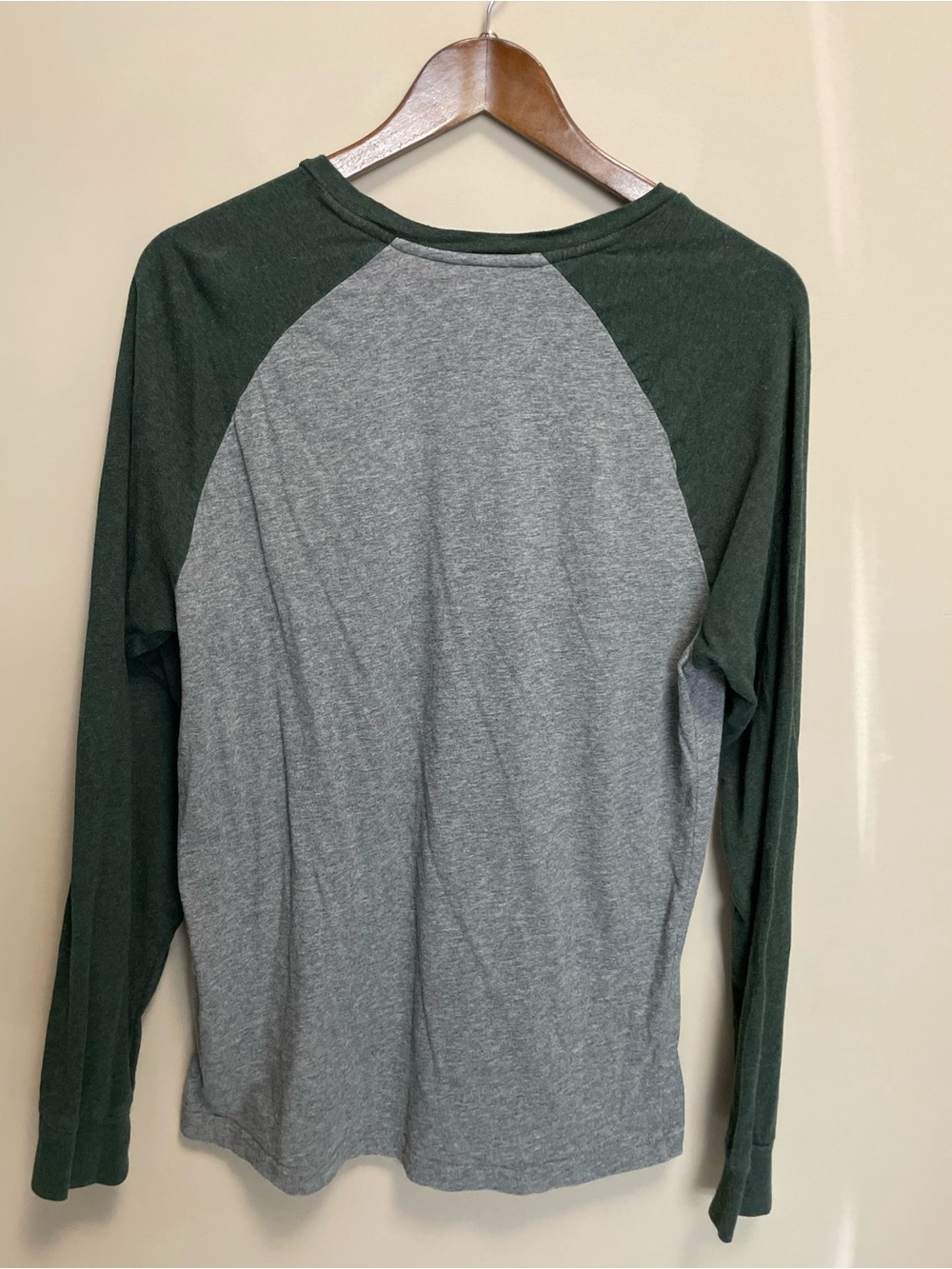 Roots Long Sleeve Raglan Tee Green Gray Plaid Women’s Small - Picture 9 of 9